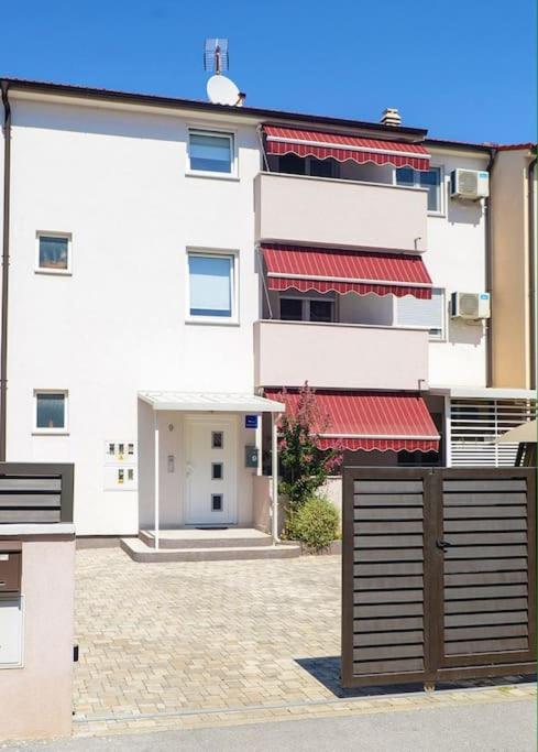 Ferienwohnung Liam Pula Exterior foto