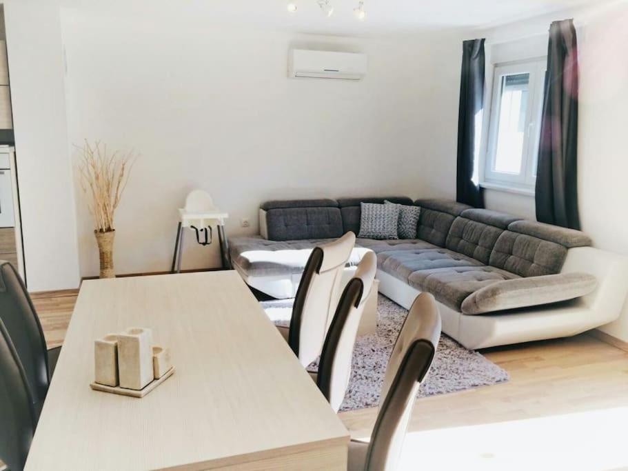 Ferienwohnung Liam Pula Exterior foto